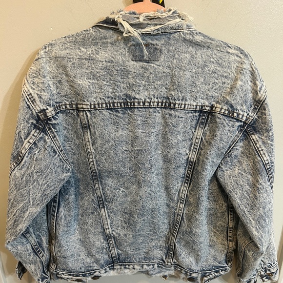Vintage Levi’s Denim Jacket 1997 - Picture 3 of 8